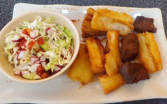 Yuca con Chicharrón